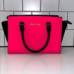 MICHAEL KORS SHOULDER BAG
